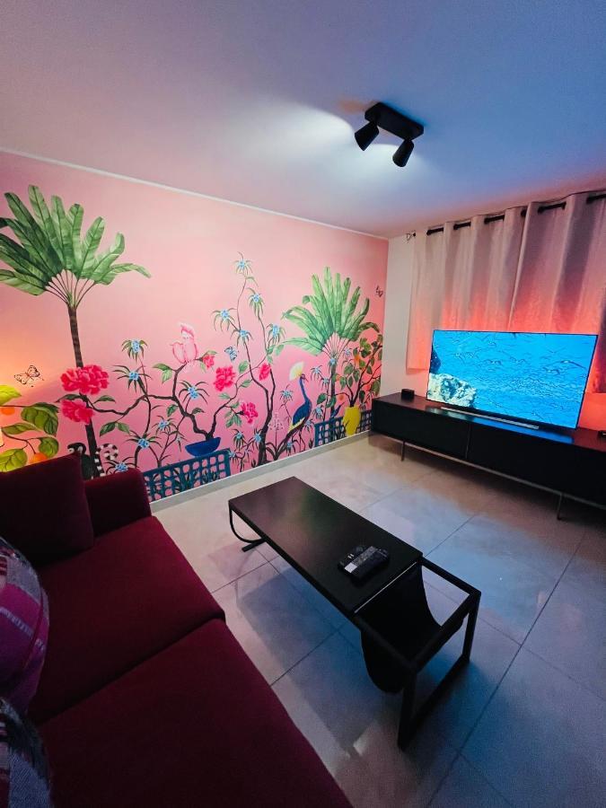 Pink Tropical Champagne Apartment Реймс Екстериор снимка